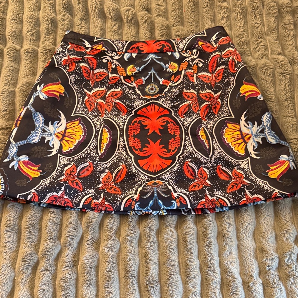 Alice & Olivia- Floral Patterned Skirt - Black and Red